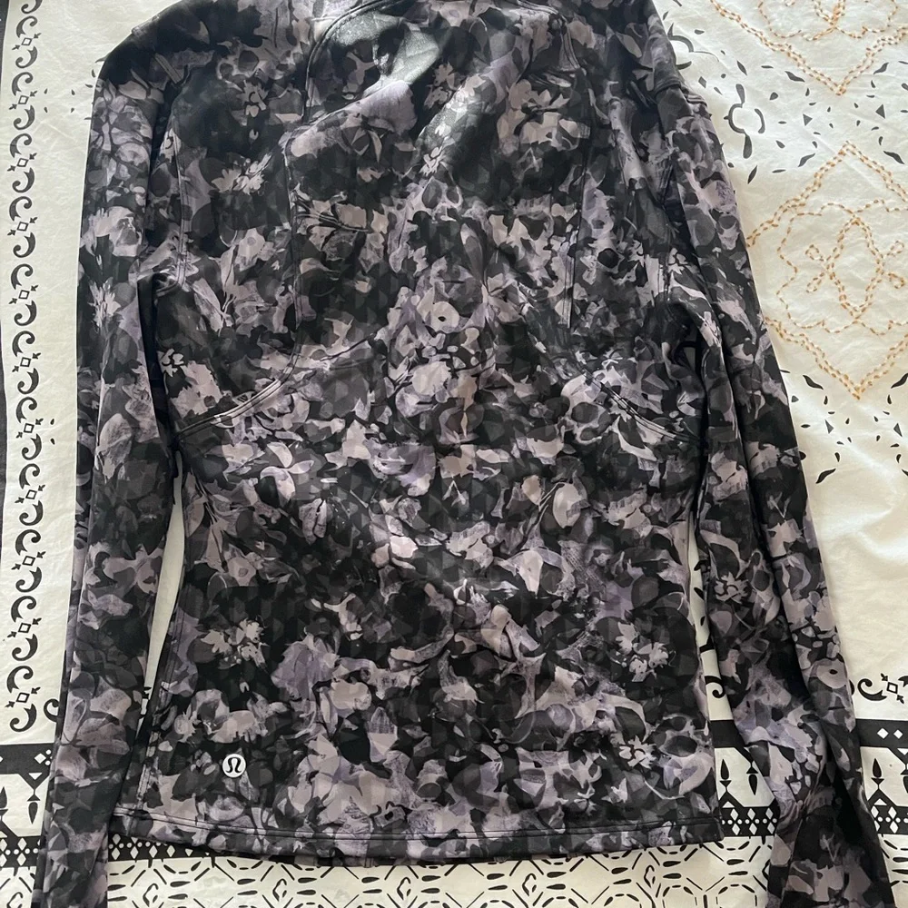 Lululemon Luxtreme Running 1/2 Zip Pullover Top 6 New without tag - Picture 5 of 5